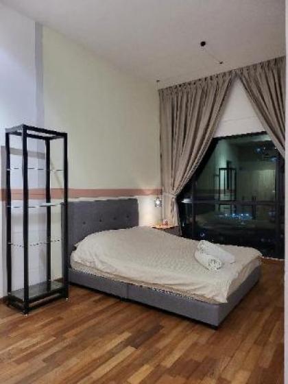 Reizz Residence Elegant Family Suites Skypool Wifi - image 3