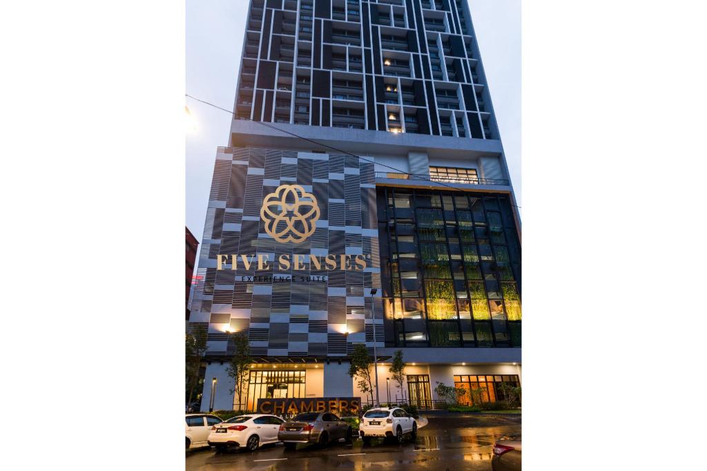 Studio walking distances 5 mins to LRT Station #AP - main image