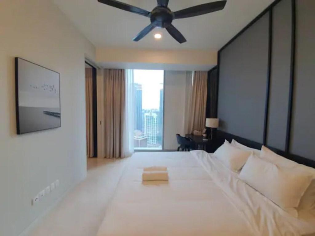 KLCC#1: Luxury 1BR/4pax KLCC view from the unit! - image 2