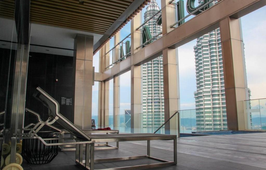 KLCC#1: Luxury 1BR/4pax KLCC view from the unit! - image 4