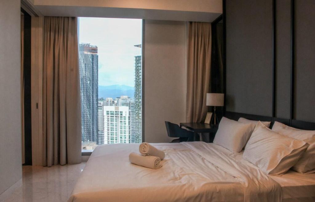 KLCC#1: Luxury 1BR/4pax KLCC view from the unit! - image 5