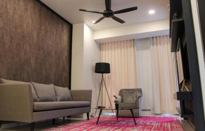 KLCC#1: Luxury 1BR/4pax KLCC view from the unit! - image 8