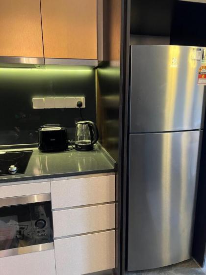 Luxury serviced apartment sky-pool KLCC view - image 13