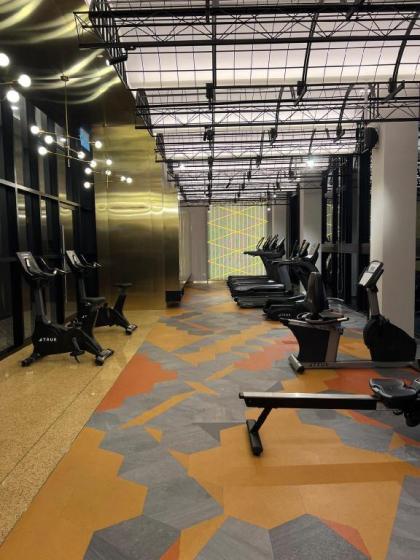 Luxury serviced apartment sky-pool KLCC view - image 16