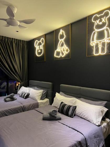 Luxury serviced apartment sky-pool KLCC view - image 18