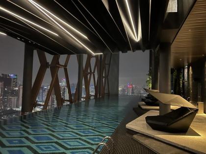 Luxury serviced apartment sky-pool KLCC view - image 19