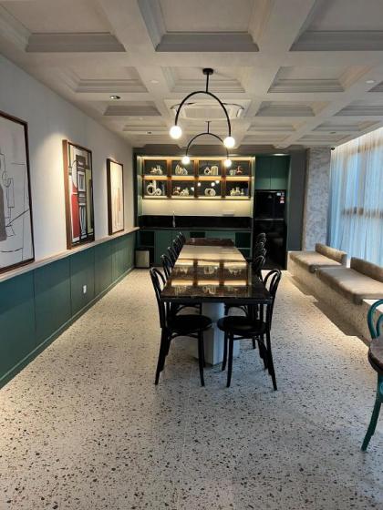 Luxury serviced apartment sky-pool KLCC view - image 20