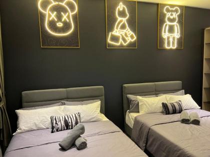 Luxury serviced apartment sky-pool KLCC view - image 23