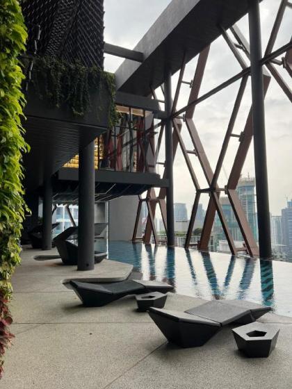 Luxury serviced apartment sky-pool KLCC view - image 4