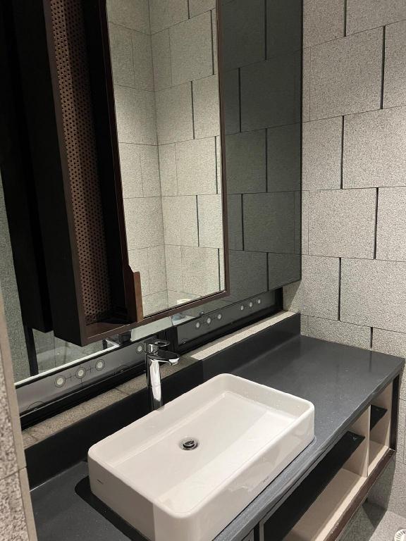 Luxury serviced apartment sky-pool KLCC view - image 7