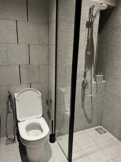 Luxury serviced apartment sky-pool KLCC view - image 8