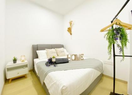 6pax KLCC view SKY Pool Eaton Suites Conlay MRT - image 24