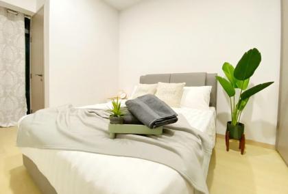 6pax KLCC view SKY Pool Eaton Suites Conlay MRT - image 25