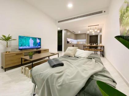 6pax KLCC view SKY Pool Eaton Suites Conlay MRT - image 28