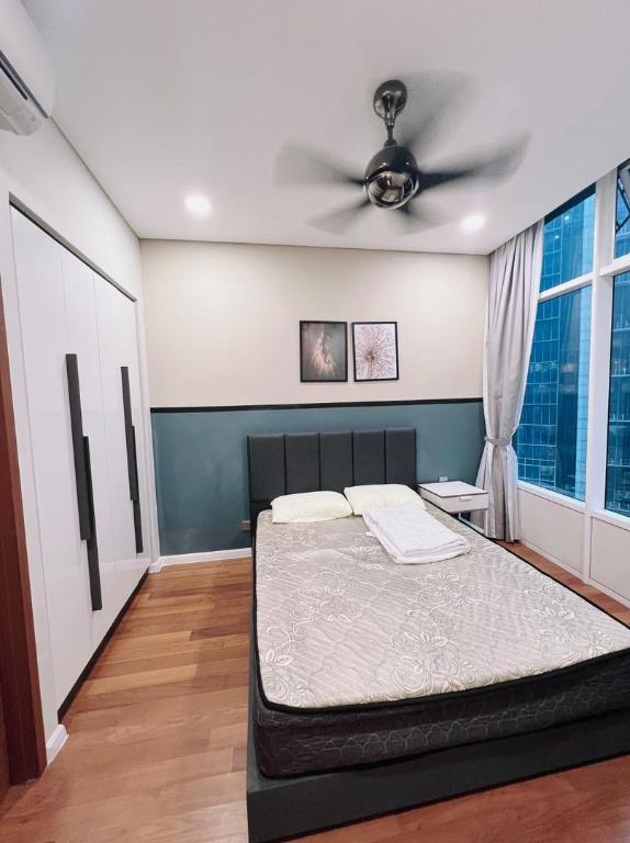 Sky Suites KLCC by W HomeStay - image 3