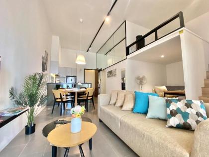 Lynhomes 16 EST Deluxe 3 Bedroom Bangsar LRT KL 