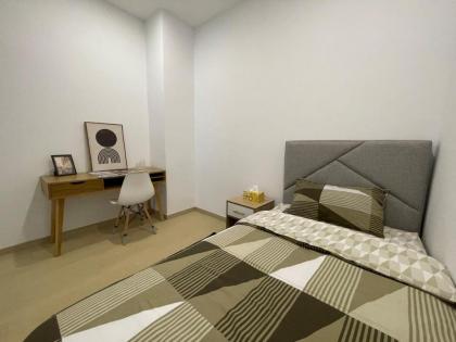 Stylish 2BR in KLCC w/ Rooftop Pool 2 min to MRT - image 22