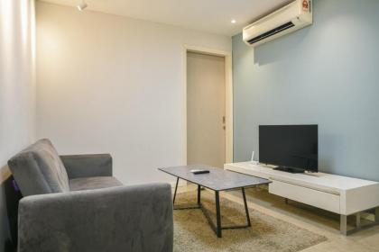 Modern 1BR Near Pavillion  Netflix & Fast Wi-Fi - image 21