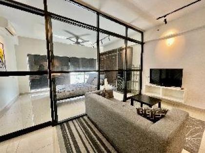 Comfy and Sweethome Hyve Suite Soho - image 12