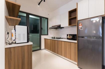 Family-friendly APT 3BR Above Mall-PoolGym MITEC - image 21