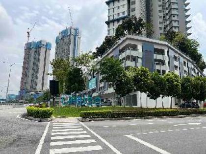 NEW Condo in Puchong 3R2B 5-8pax(Corner unit) - image 18