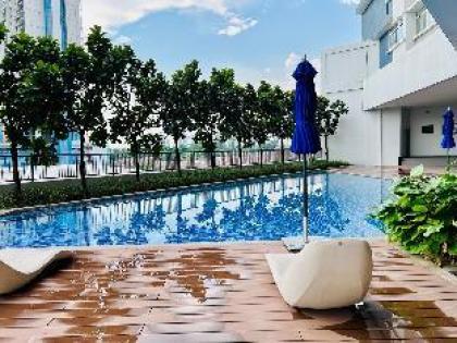 NEW Condo in Puchong 3R2B 5-8pax(Corner unit) - image 2