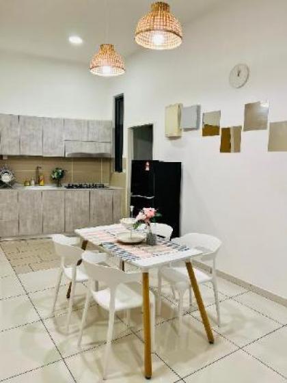 NEW Condo in Puchong 3R2B 5-8pax(Corner unit) - image 9