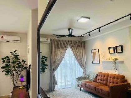 NEW! Chic Cosy @ Sepang/ KLIA/ KLIA2 for 5-7 Pax - image 2