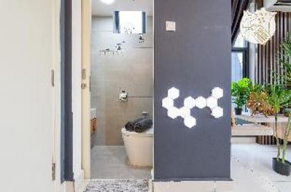 Luxury Duplex Condo Retreat v 2 Parking by Verano - image 11