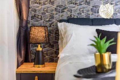 Luxury Duplex Condo Retreat v 2 Parking by Verano - image 14