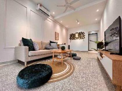 NEW! Landed PJ  Gathering  Holiday  Netflix