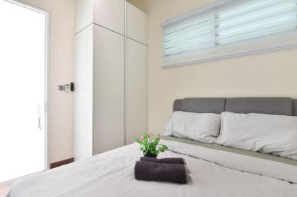 Lux & Stylish 2BR Apt @ KLGCC Free Parking - image 25
