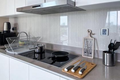 Lux & Stylish 2BR Apt @ KLGCC Free Parking - image 27