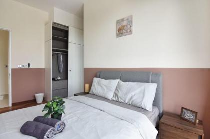 Lux & Stylish 2BR Apt @ KLGCC Free Parking - image 29