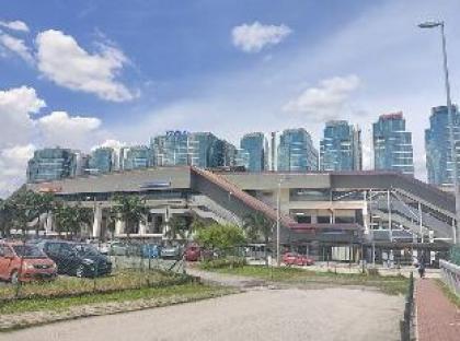Apt D/1-10pax/5mins LRT/Netflix/Pool+Gym/YSW Homes - image 20