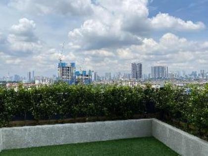 KL Spacious Cozy Unit with Infinity Swimming Pool - image 17