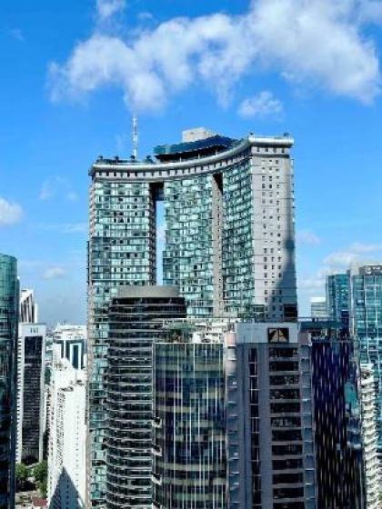 KLCC Skysuites w RARE Private Balcony and Terrace 