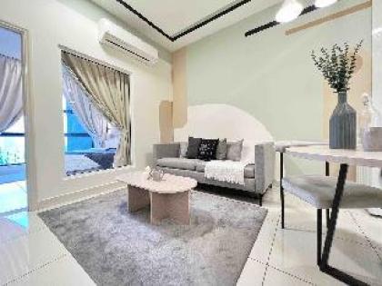 Deluxe 1BR Suite w/ KL View @ Arte Mont Kiara - image 8