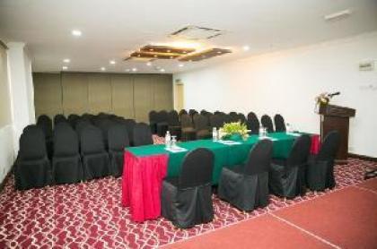 RegalPark Hotel - image 23