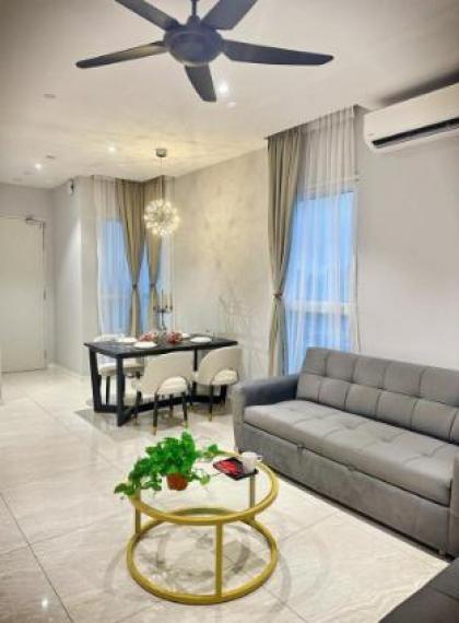 Q2 [2-4pax] Monorail-PavilionKL Bukit Bintang KLCC