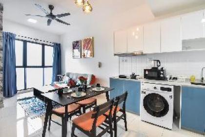 Central & Cozy 2BR Continew Apt Near IKEA and TRX - image 3