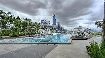 One Cochrane Premier Suites by BlueBanana - image 7